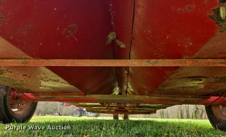 image for item EQ3997 Apache hay bale feeder