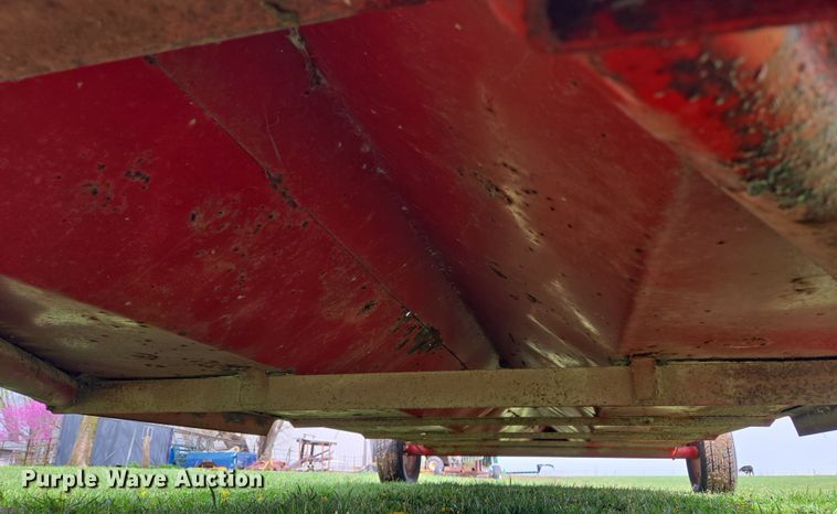 image for item EQ3997 Apache hay bale feeder