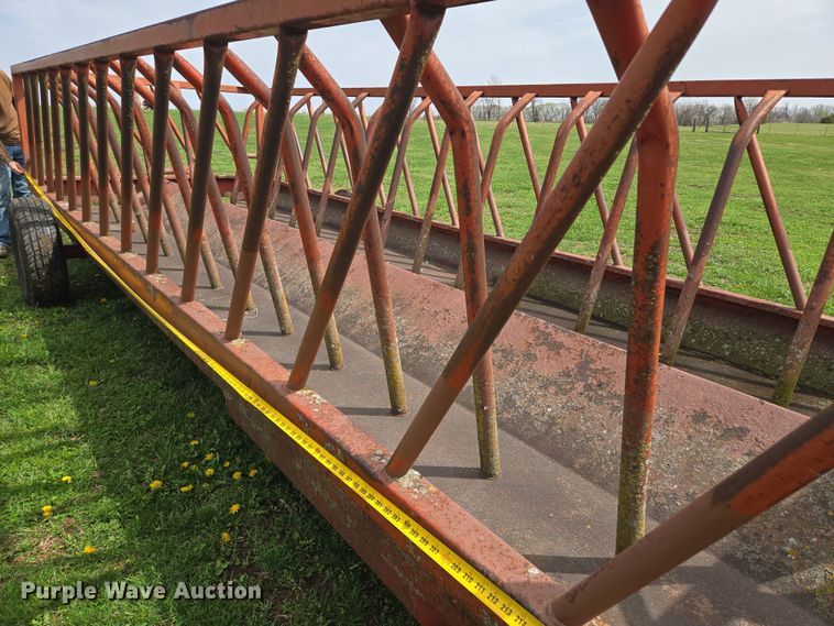 image for item EQ3997 Apache hay bale feeder