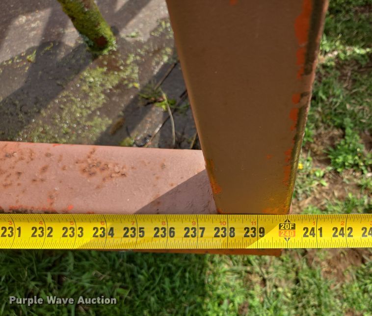 image for item EQ3997 Apache hay bale feeder