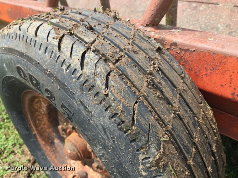 image for item EQ3997 Apache hay bale feeder