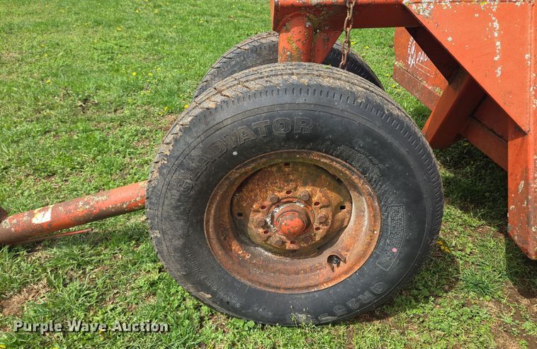 image for item EQ3997 Apache hay bale feeder