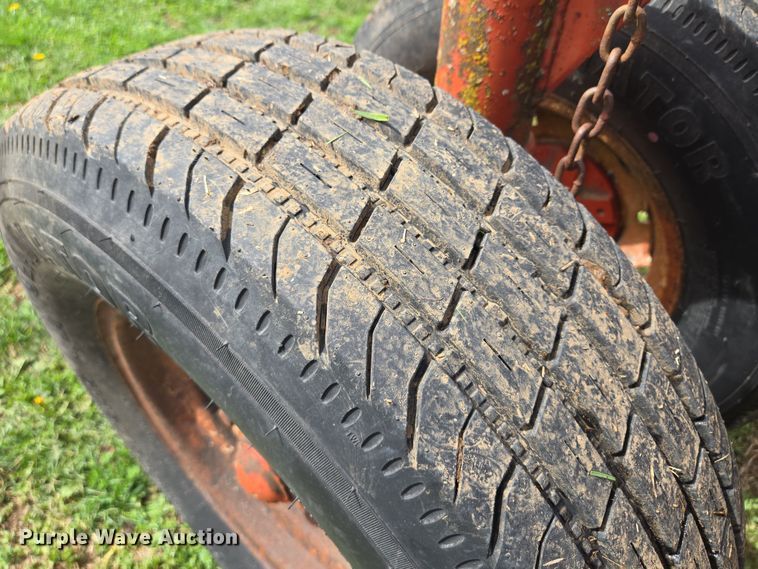 image for item EQ3997 Apache hay bale feeder