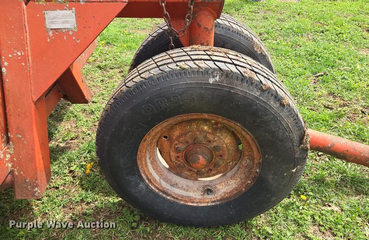 image for item EQ3997 Apache hay bale feeder