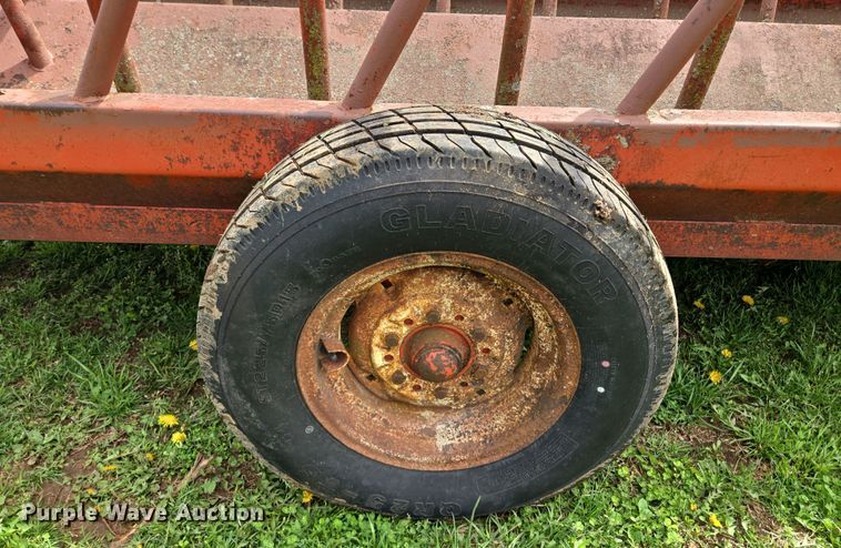 image for item EQ3997 Apache hay bale feeder