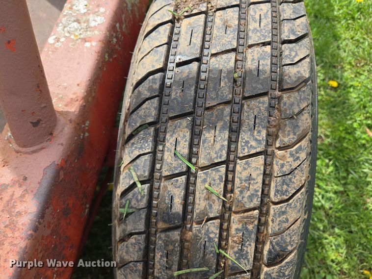 image for item EQ3997 Apache hay bale feeder