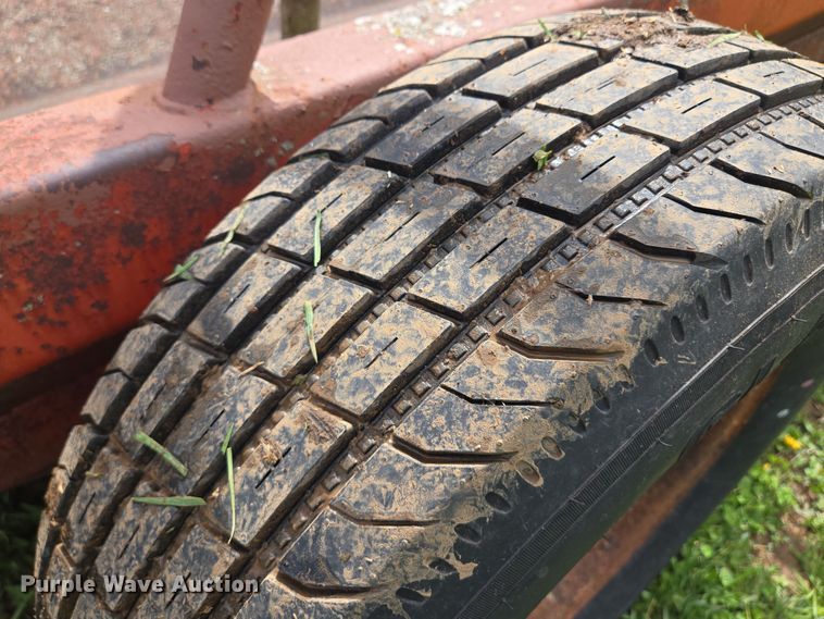 image for item EQ3997 Apache hay bale feeder