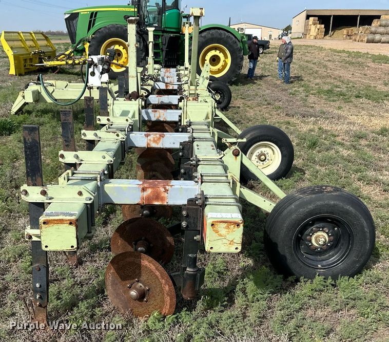 image for item EQ4523 Orthman 613055 row crop cultivator