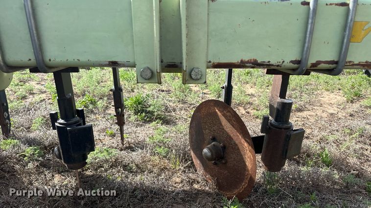 image for item EQ4523 Orthman 613055 row crop cultivator