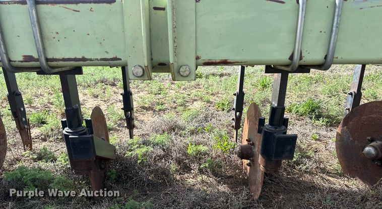 image for item EQ4523 Orthman 613055 row crop cultivator