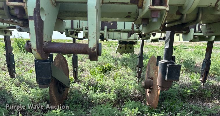 image for item EQ4523 Orthman 613055 row crop cultivator
