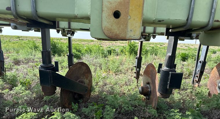 image for item EQ4523 Orthman 613055 row crop cultivator