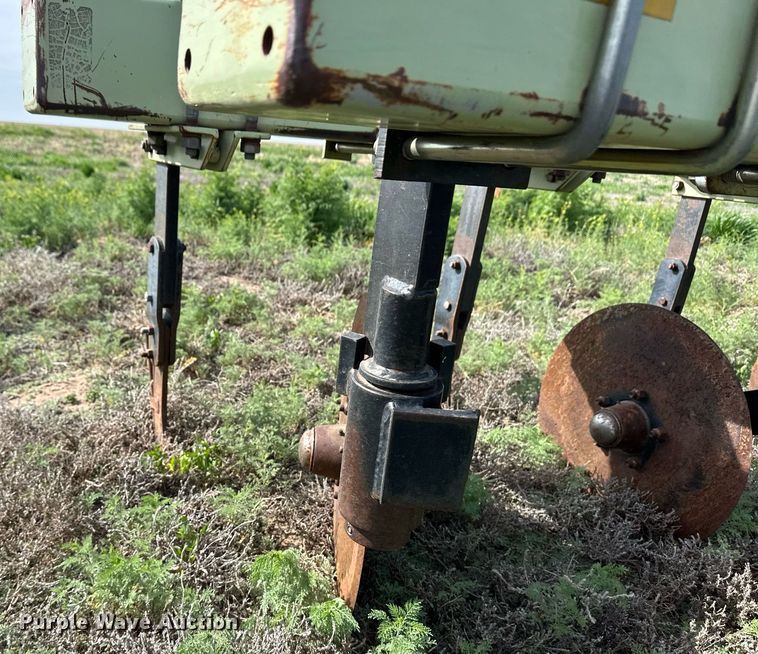 image for item EQ4523 Orthman 613055 row crop cultivator