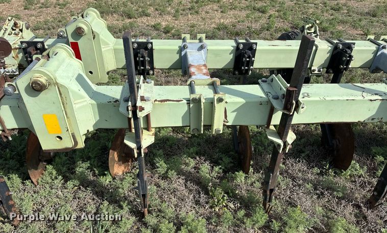 image for item EQ4523 Orthman 613055 row crop cultivator