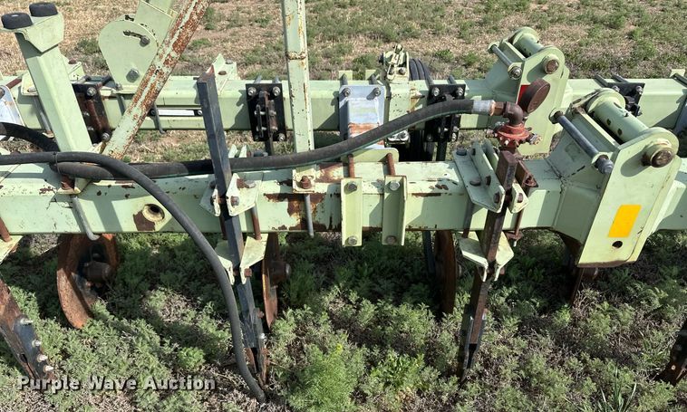 image for item EQ4523 Orthman 613055 row crop cultivator