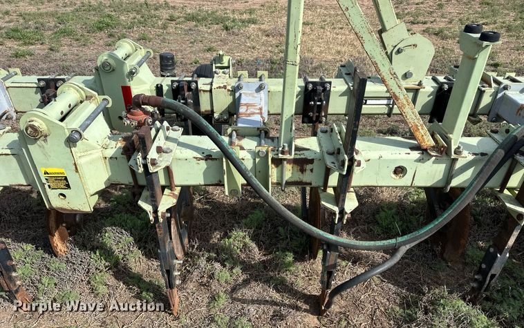 image for item EQ4523 Orthman 613055 row crop cultivator