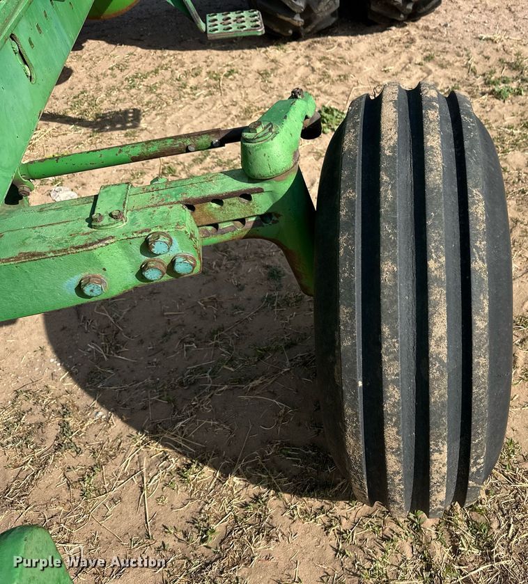 image for item EQ4526 1983 John Deere 4650 tractor