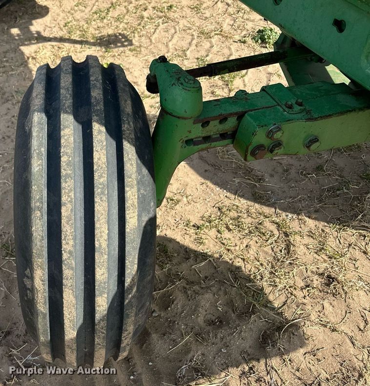 image for item EQ4526 1983 John Deere 4650 tractor