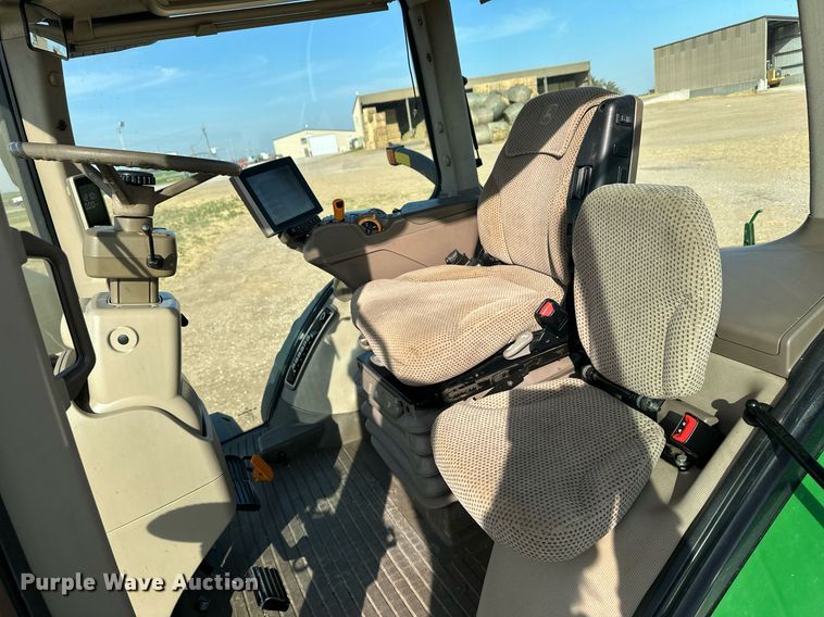 image for item EQ4528 2016 John Deere 8370R MFWD tractor