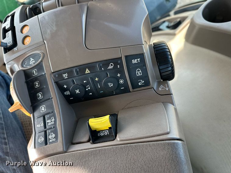 image for item EQ4528 2016 John Deere 8370R MFWD tractor