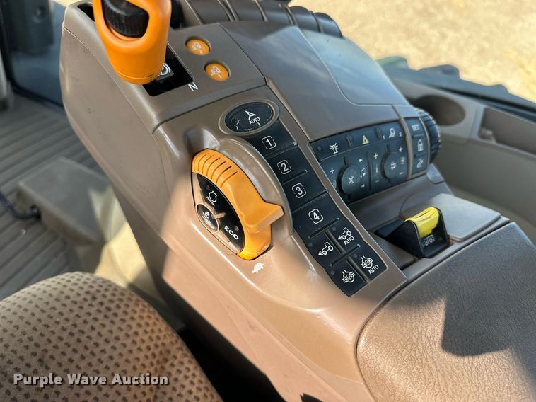 image for item EQ4528 2016 John Deere 8370R MFWD tractor