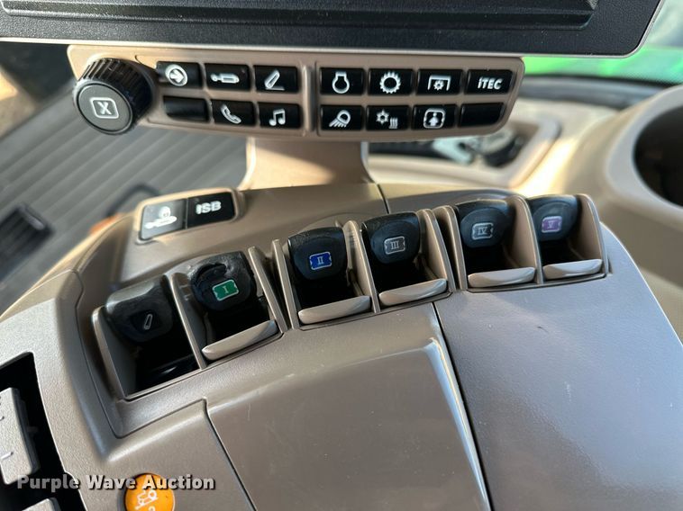 image for item EQ4528 2016 John Deere 8370R MFWD tractor