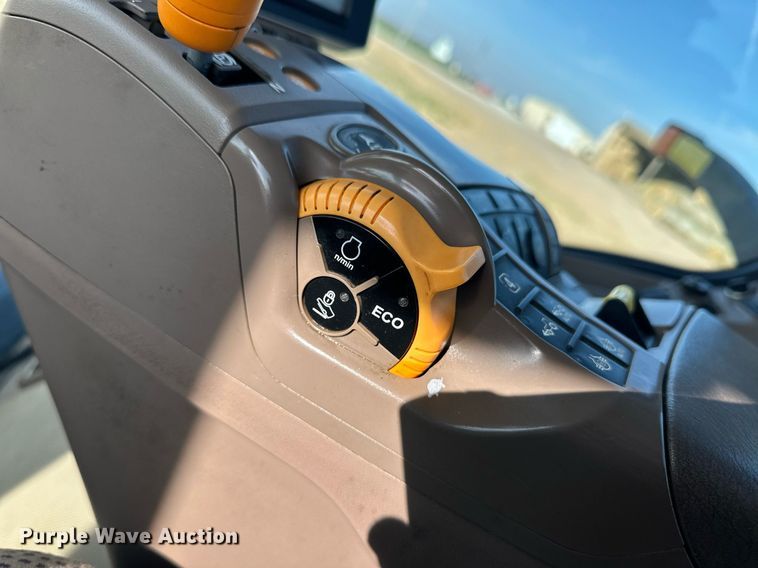 image for item EQ4528 2016 John Deere 8370R MFWD tractor