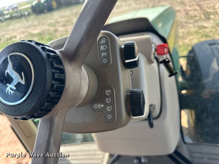 image for item EQ4528 2016 John Deere 8370R MFWD tractor