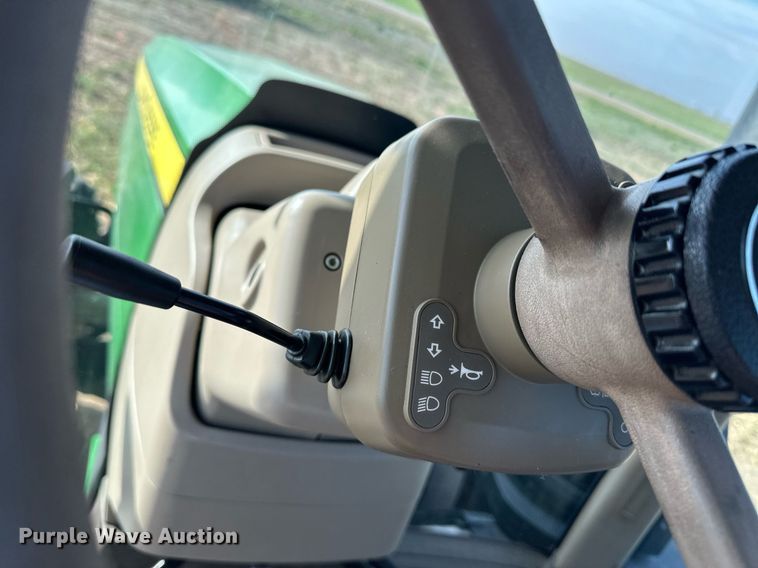 image for item EQ4528 2016 John Deere 8370R MFWD tractor