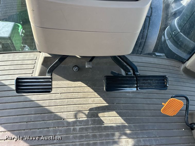 image for item EQ4528 2016 John Deere 8370R MFWD tractor