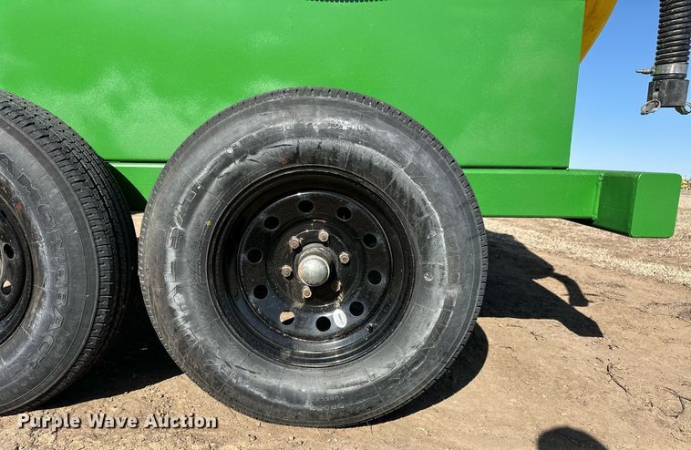 image for item EQ4543 Nurse tank trailer