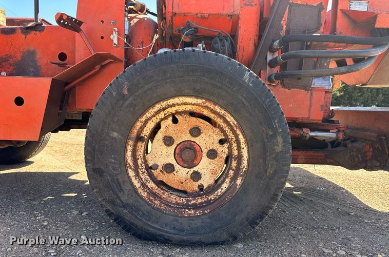 image for item EQ4545 1980 Ditch Witch R40 trencher