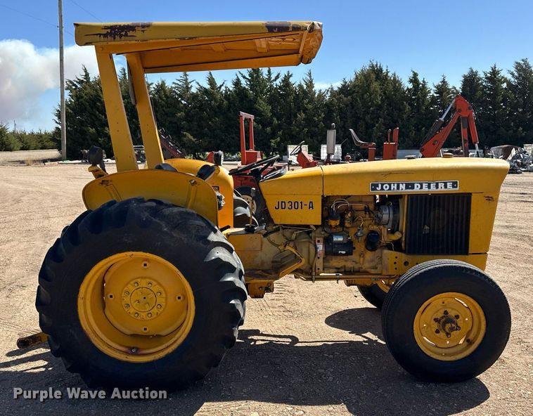 image for item EQ4546 1978 John Deere 301A tractor
