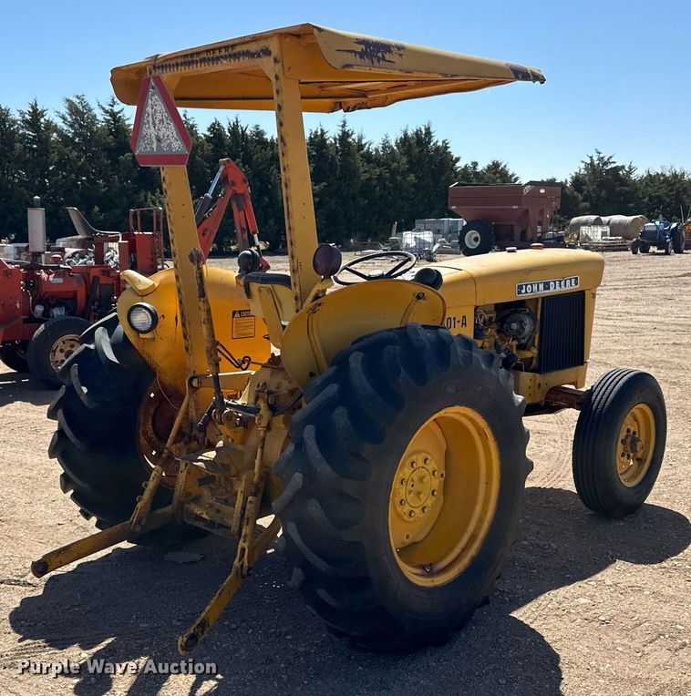 image for item EQ4546 1978 John Deere 301A tractor