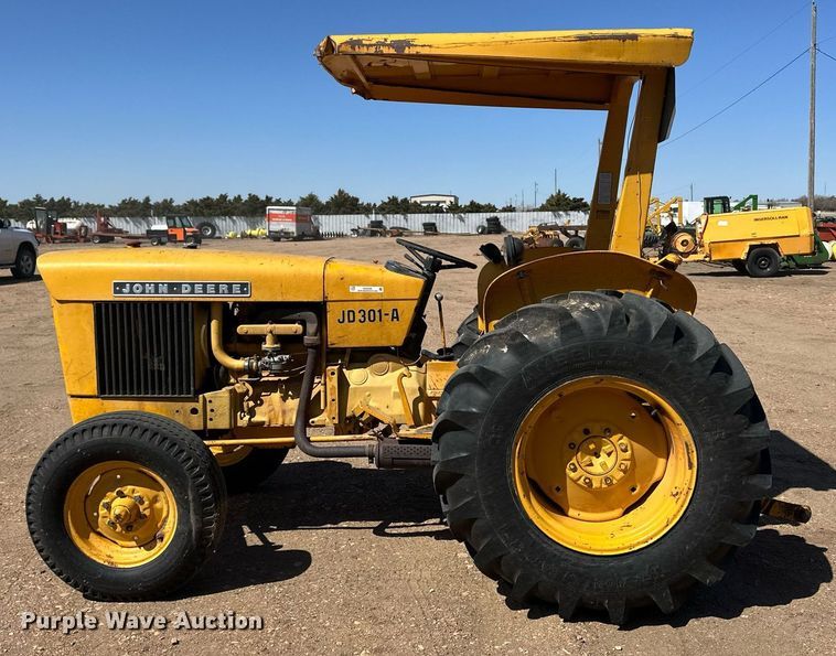 image for item EQ4546 1978 John Deere 301A tractor