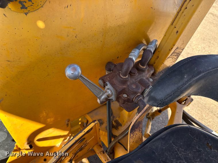 image for item EQ4546 1978 John Deere 301A tractor