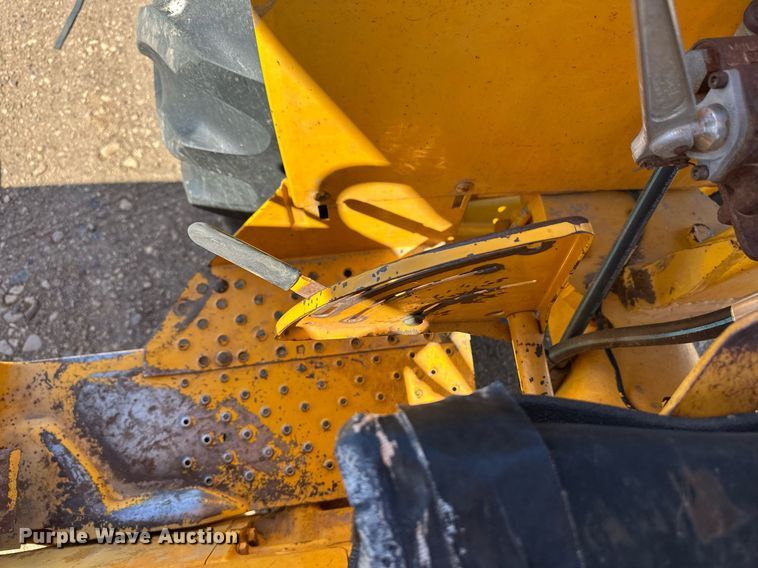 image for item EQ4546 1978 John Deere 301A tractor