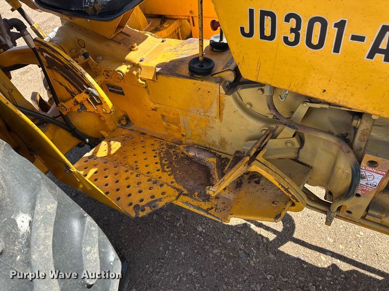 image for item EQ4546 1978 John Deere 301A tractor