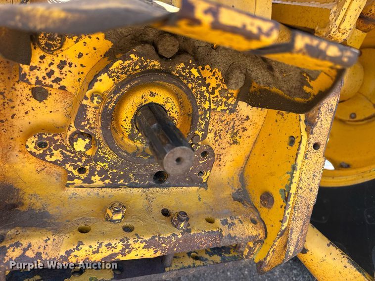 image for item EQ4546 1978 John Deere 301A tractor