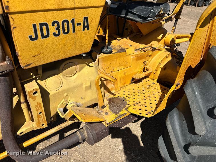 image for item EQ4546 1978 John Deere 301A tractor