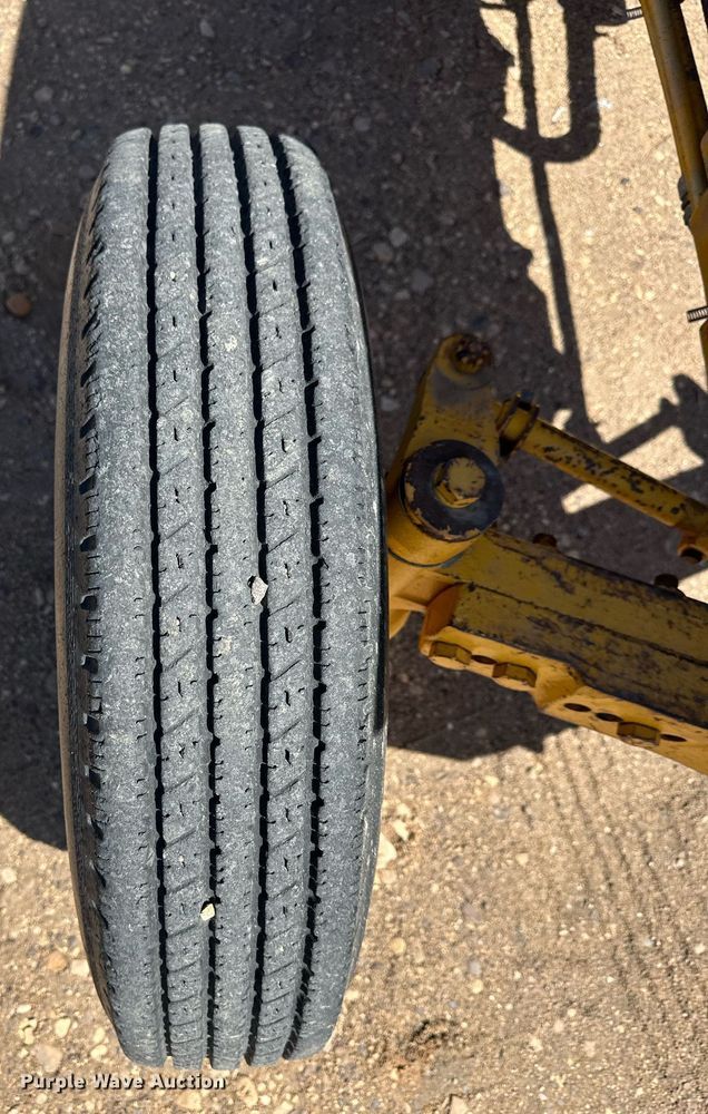 image for item EQ4546 1978 John Deere 301A tractor