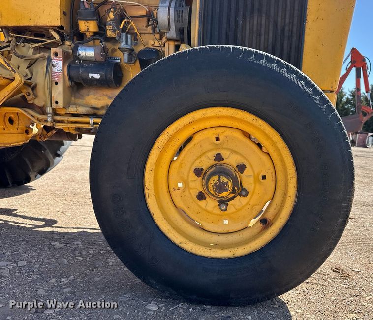 image for item EQ4546 1978 John Deere 301A tractor