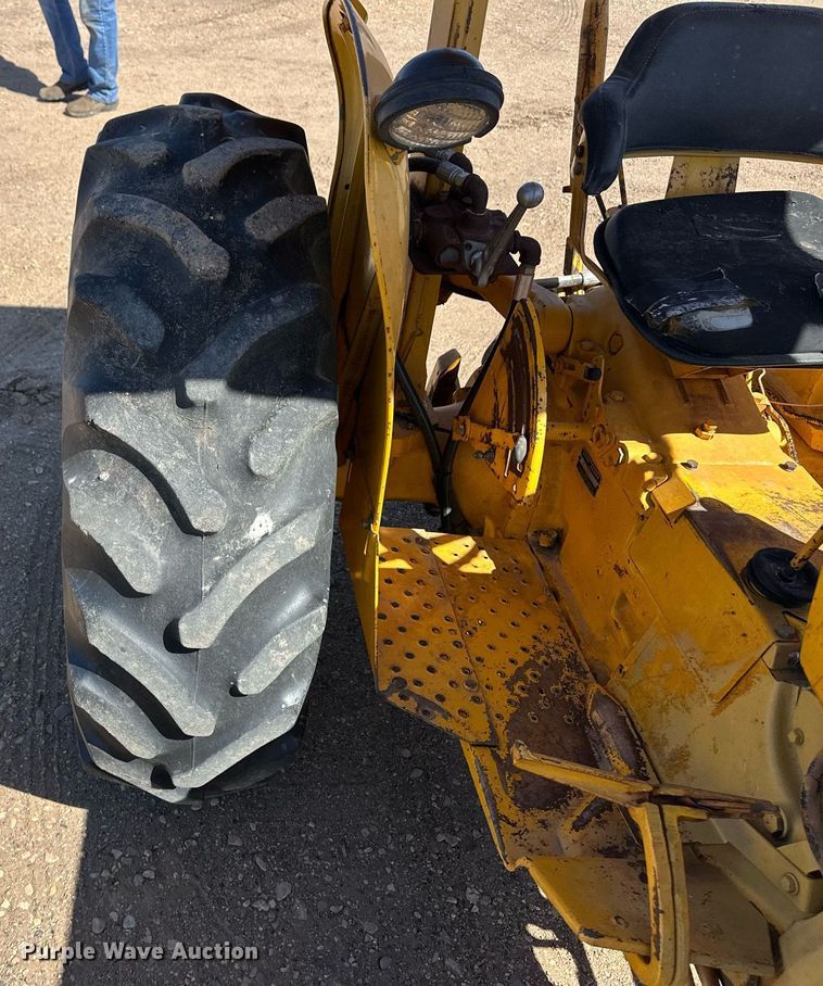 image for item EQ4546 1978 John Deere 301A tractor