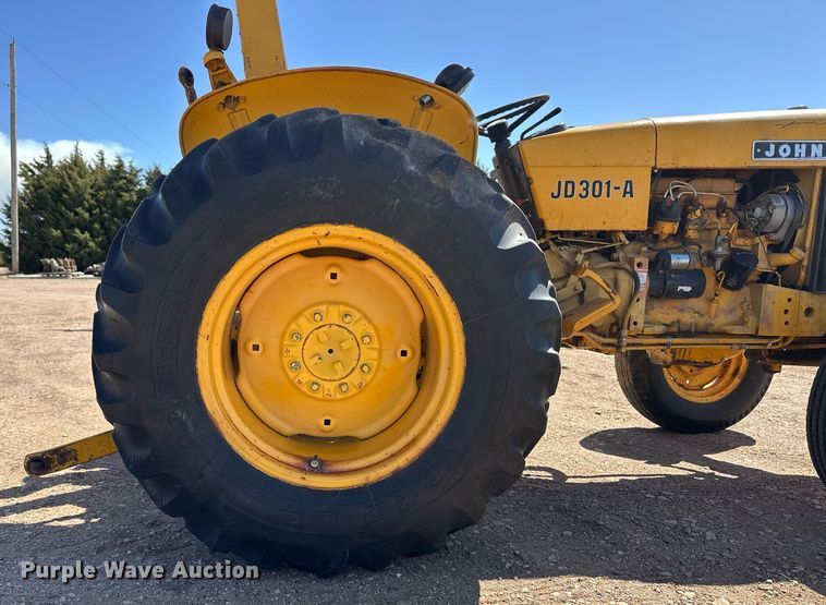 image for item EQ4546 1978 John Deere 301A tractor