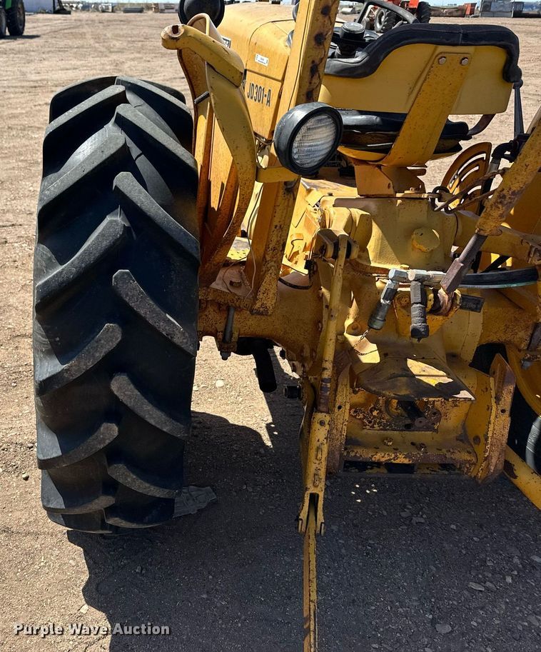 image for item EQ4546 1978 John Deere 301A tractor
