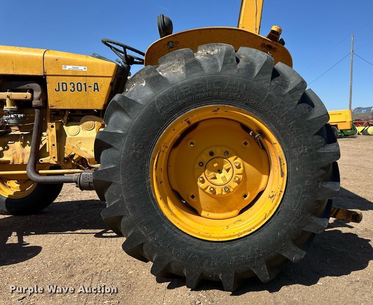 image for item EQ4546 1978 John Deere 301A tractor