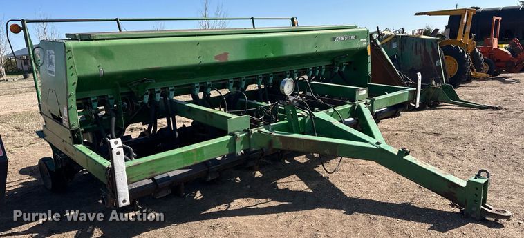 image for item EQ4548 John Deere 750 grain drill
