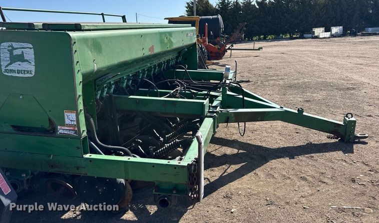 image for item EQ4548 John Deere 750 grain drill