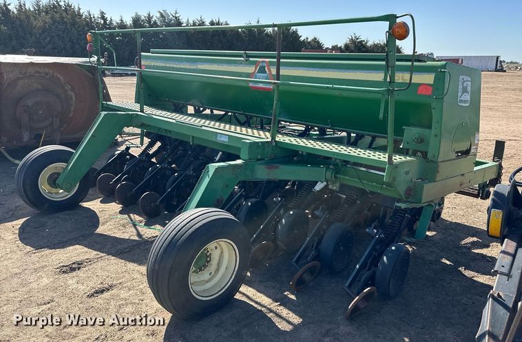 image for item EQ4548 John Deere 750 grain drill