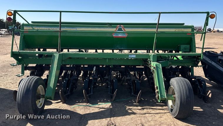 image for item EQ4548 John Deere 750 grain drill